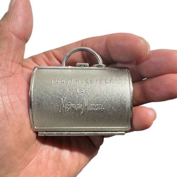 Judith Leiber for Neiman Marcus Women’s Purse Shape Butterfly Metal Pill Box - Picture 4 of 6